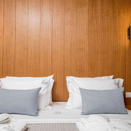 Pachis Escape Suites Екстериор снимка