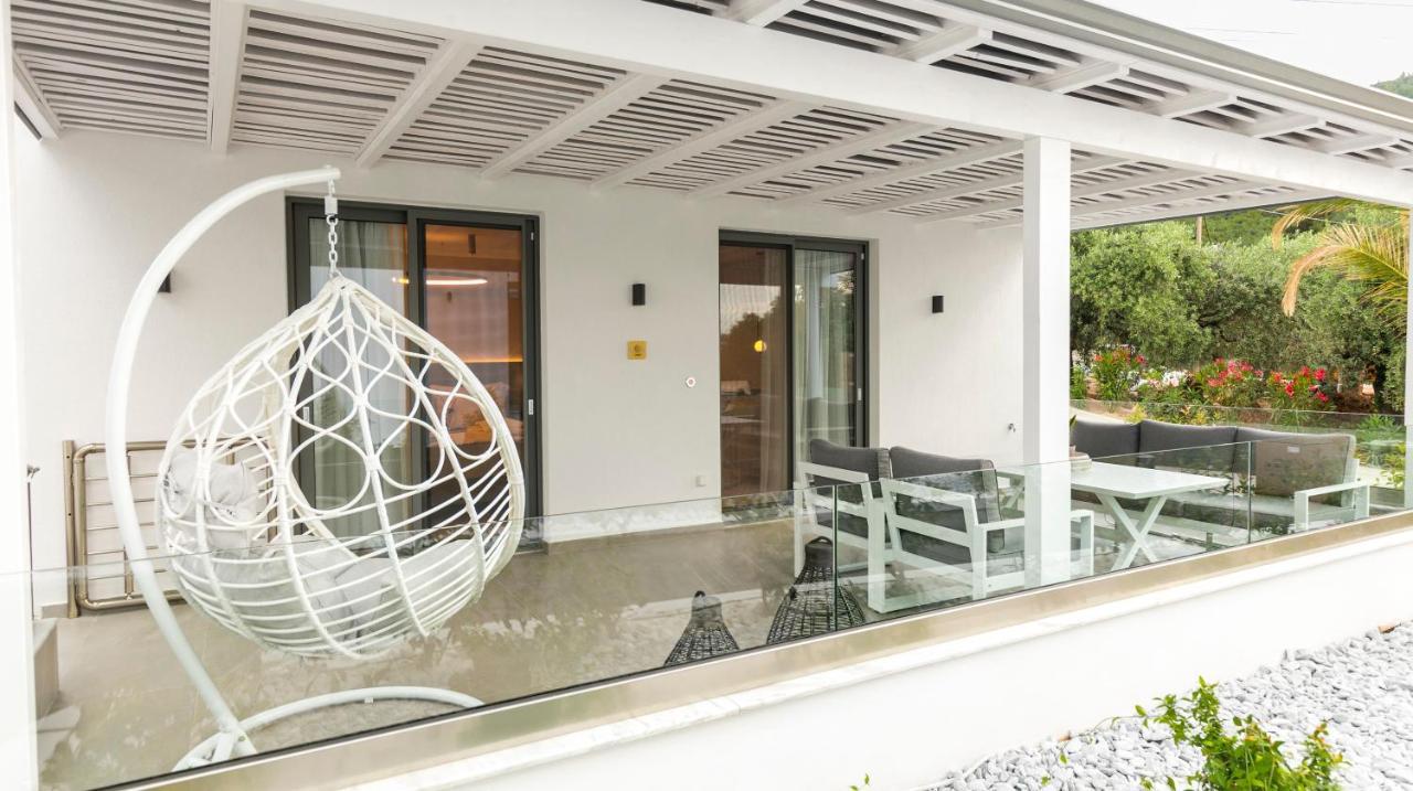Pachis Escape Suites Екстериор снимка