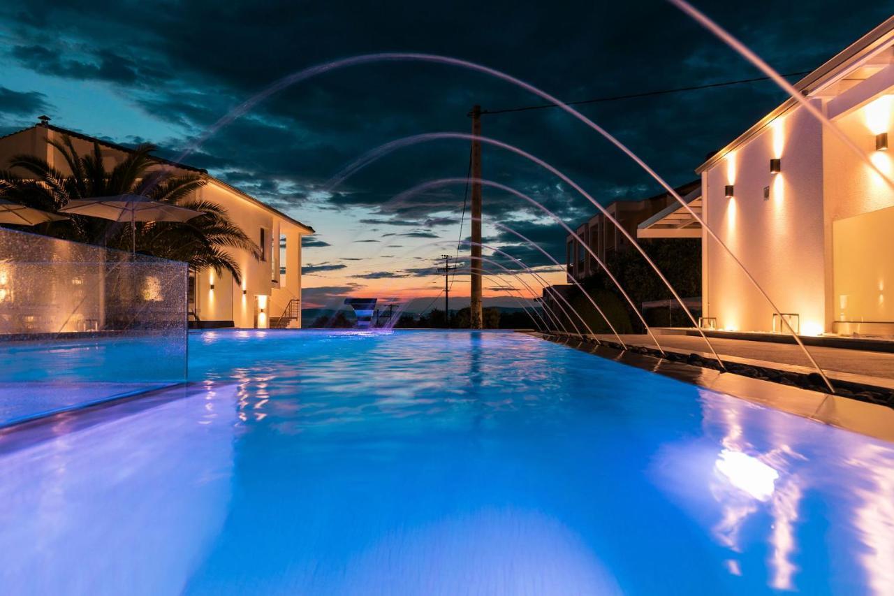 Pachis Escape Suites Екстериор снимка