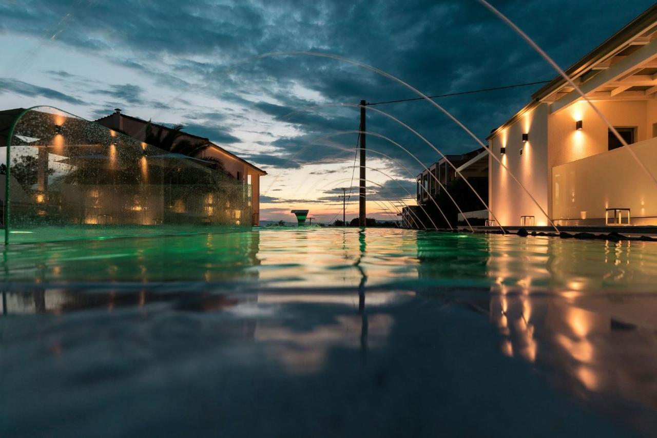 Pachis Escape Suites Екстериор снимка