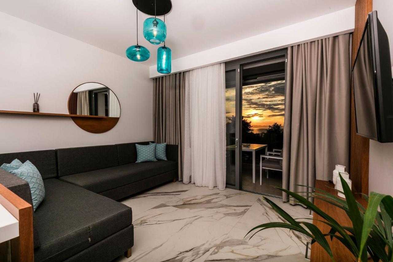 Pachis Escape Suites Екстериор снимка